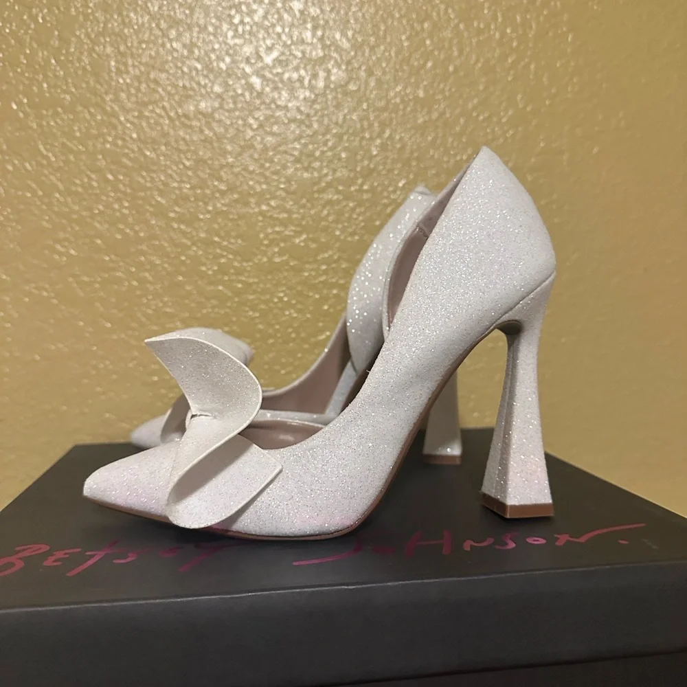Betsey Johnson Women’s Nobble Ivory Off White Heel Shoes multiple size available - Picture 7 of 11